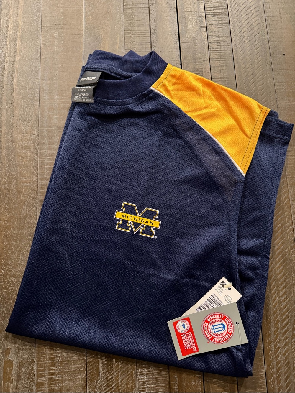 Vintage NWT - Pro Edge Michigan Navy and Yellow Short Sleeve Tee
